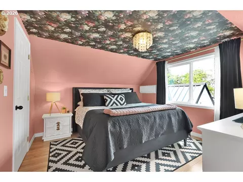 Bedroom - 2210 Roosevelt Blvd, Eugene, OR 97402 photo 2 of 4