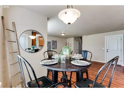 Dining - 3224 Sorrel Way, Eugene, OR 97401 photo 2 of 2