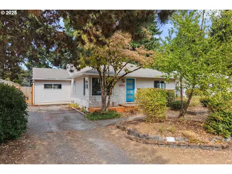 8913 NE Russell St, Portland, OR 97220