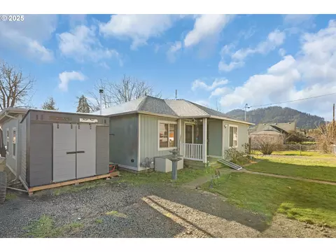 634 NE Waite St, Myrtle Creek, OR 97457