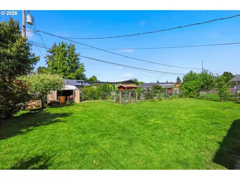 Exterior - 34161 El Manor Ave, Eugene, OR 97405 photo 2 of 14