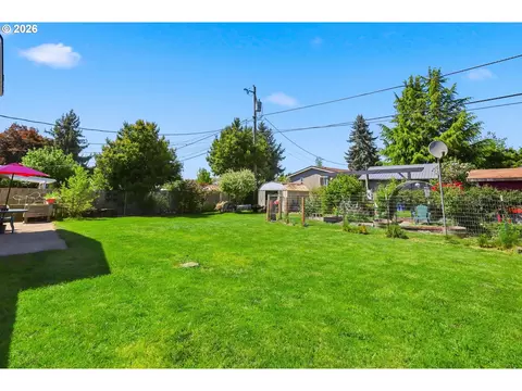 Exterior - 34161 El Manor Ave, Eugene, OR 97405 photo 13 of 14