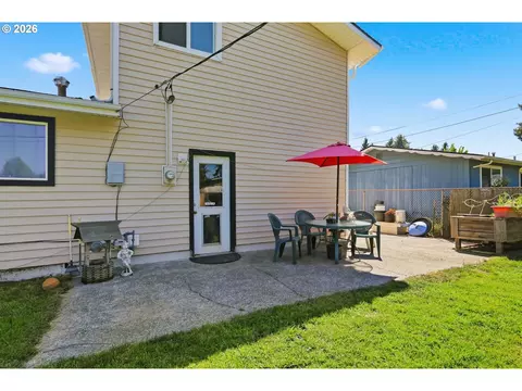 Exterior - 34161 El Manor Ave, Eugene, OR 97405 photo 5 of 14