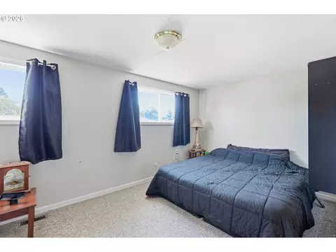 Bedroom - 34161 El Manor Ave, Eugene, OR 97405 photo 3 of 8