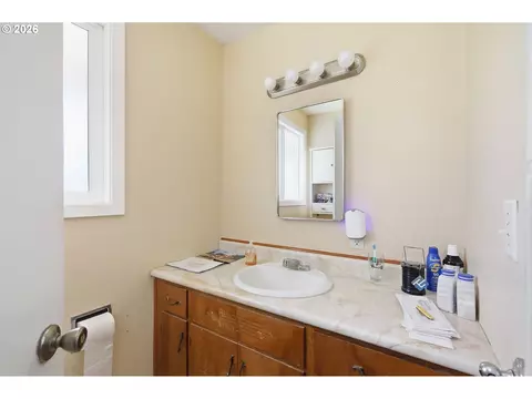 Bath - 34161 El Manor Ave, Eugene, OR 97405 photo 1 of 2