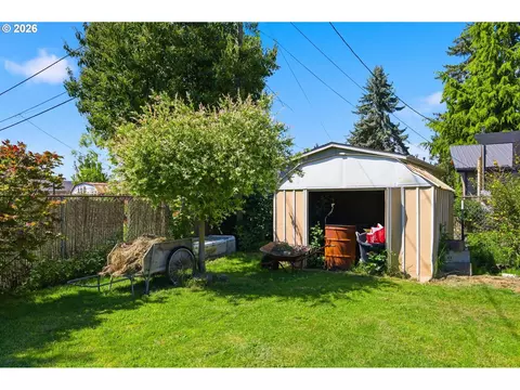 Exterior - 34161 El Manor Ave, Eugene, OR 97405 photo 3 of 14