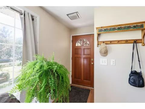 Entry Way - 34161 El Manor Ave, Eugene, OR 97405 photo 1 of 1
