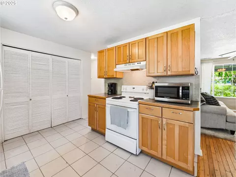 Kitchen - 13467 SW Devonshire Dr, Beaverton, OR 97005 photo 2 of 3