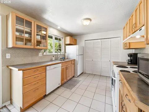 Kitchen - 13467 SW Devonshire Dr, Beaverton, OR 97005 photo 1 of 3