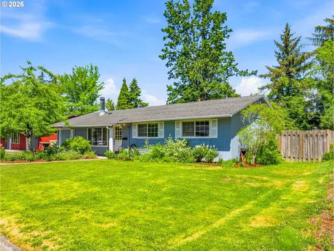 Exterior - 13467 SW Devonshire Dr, Beaverton, OR 97005 photo 3 of 9