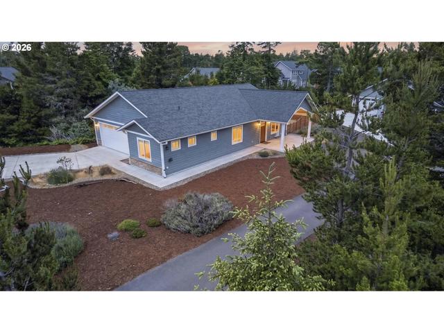 88051 Lake Point Dr, Florence, OR 97439