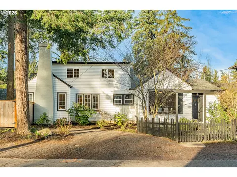 16510 Maple Cir, Lake Oswego, OR 97034