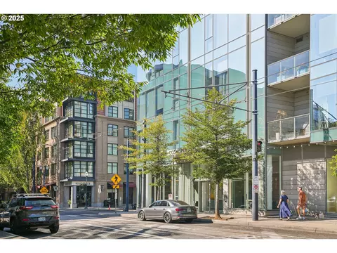 1075 NW Northrup St #1012, Portland, OR 97209