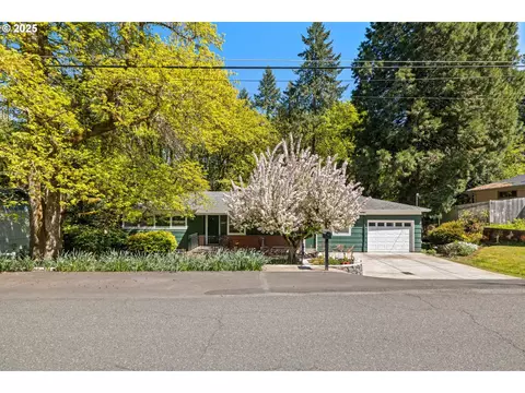 1427 SW Maplecrest Dr, Portland, OR 97219