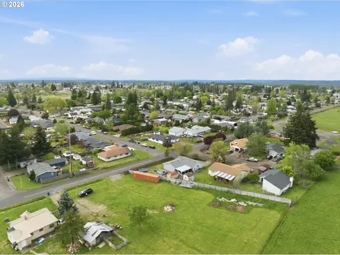 View/Area - 832 E 7th St, Molalla, OR 97038 photo 3 of 4