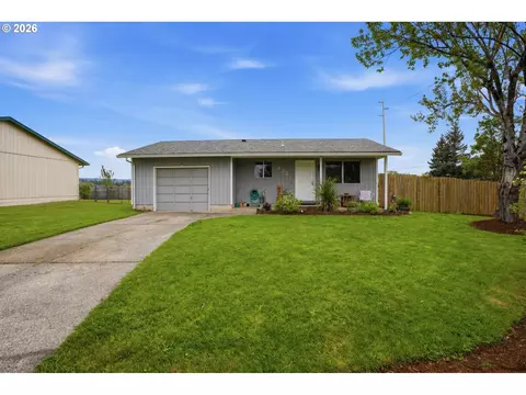Exterior - 832 E 7th St, Molalla, OR 97038 photo 5 of 7