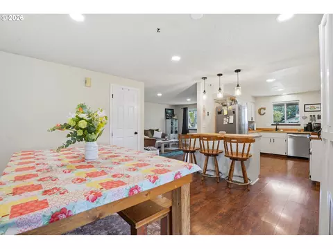 Dining - 832 E 7th St, Molalla, OR 97038 photo 1 of 3