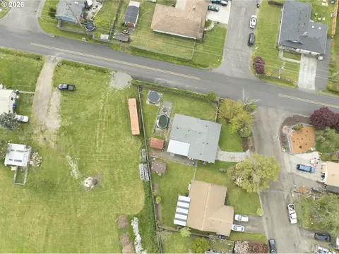 View/Area - 832 E 7th St, Molalla, OR 97038 photo 4 of 4