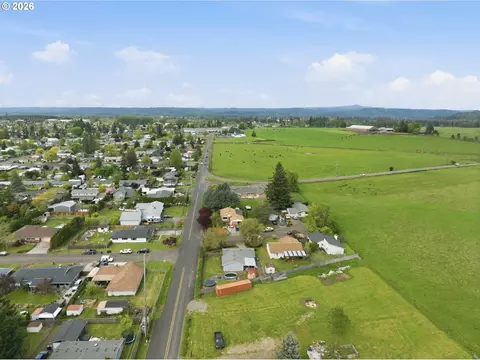 View/Area - 832 E 7th St, Molalla, OR 97038 photo 2 of 4