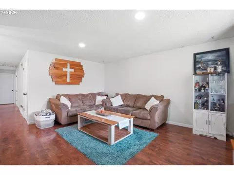 Living - 832 E 7th St, Molalla, OR 97038 photo 1 of 3