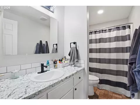 Bath - 832 E 7th St, Molalla, OR 97038 photo 1 of 1