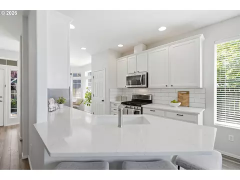 Kitchen - 19610 SE 9th Cir, Camas, WA 98607 photo 3 of 4