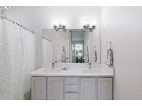 Bath - 19610 SE 9th Cir, Camas, WA 98607 photo 3 of 3