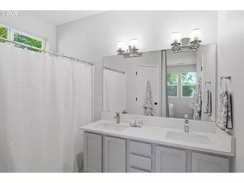 Bath - 19610 SE 9th Cir, Camas, WA 98607 photo 2 of 3