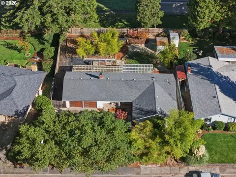 View/Area - 3465 Strathmore Pl, Eugene, OR 97405 photo 1 of 3