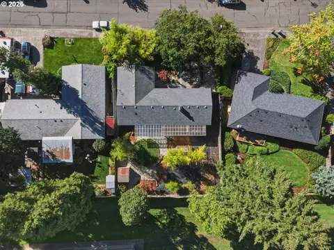 View/Area - 3465 Strathmore Pl, Eugene, OR 97405 photo 2 of 3