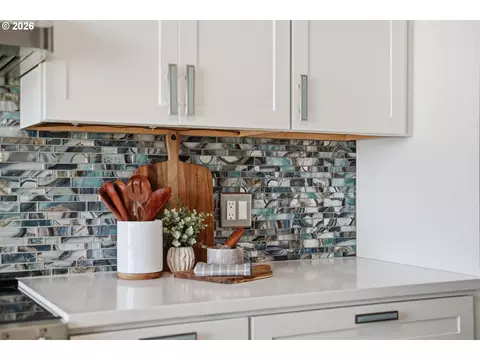 Kitchen - 3465 Strathmore Pl, Eugene, OR 97405 photo 2 of 3