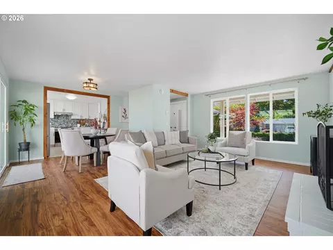 Living - 3465 Strathmore Pl, Eugene, OR 97405 photo 3 of 4