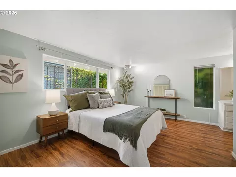 Bedroom - 3465 Strathmore Pl, Eugene, OR 97405 photo 2 of 3