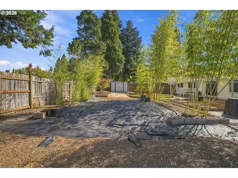 Exterior - 3465 Strathmore Pl, Eugene, OR 97405 photo 5 of 5