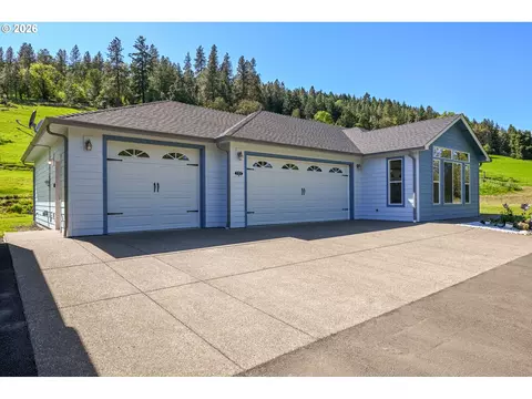 384 Ladybug Ln, Roseburg, OR 97470