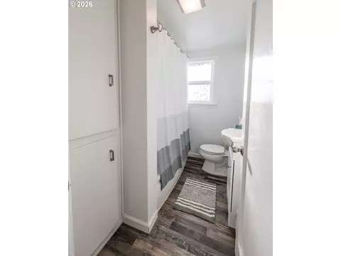 Bath - 1920 Chambers St, Eugene, OR 97405 photo 1 of 1