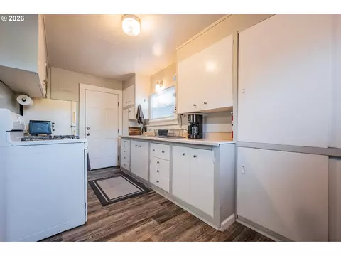 Kitchen - 1920 Chambers St, Eugene, OR 97405 photo 1 of 1