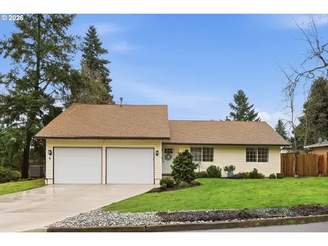 939 Hazelwood Dr, Oregon City, OR 97045