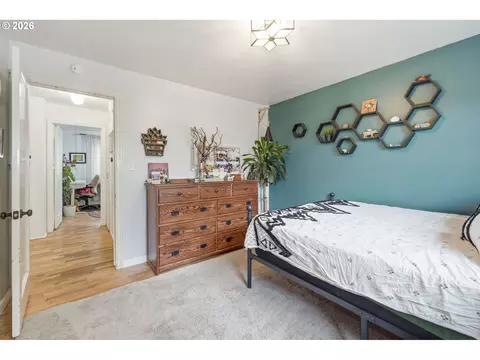 Bedroom - 1432 Modoc St, Springfield, OR 97477 photo 3 of 5