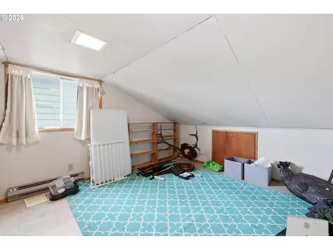 Bedroom - 1432 Modoc St, Springfield, OR 97477 photo 5 of 5