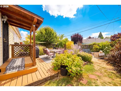 Exterior - 1432 Modoc St, Springfield, OR 97477 photo 2 of 8