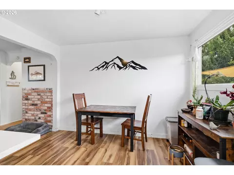 Dining - 1432 Modoc St, Springfield, OR 97477 photo 1 of 2