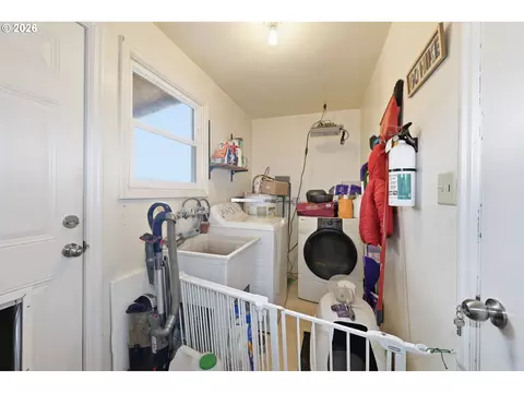 Other - 1432 Modoc St, Springfield, OR 97477 photo 5 of 7