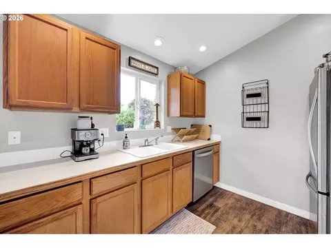 3938 Douglas Dr, Springfield, OR 97478 photo 16
