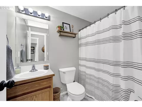 3938 Douglas Dr, Springfield, OR 97478 photo 21