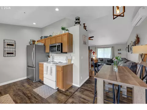 3938 Douglas Dr, Springfield, OR 97478 photo 19