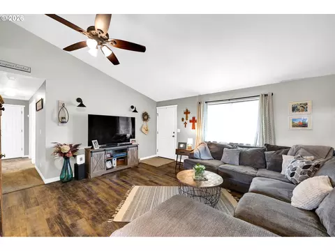 3938 Douglas Dr, Springfield, OR 97478 photo 10