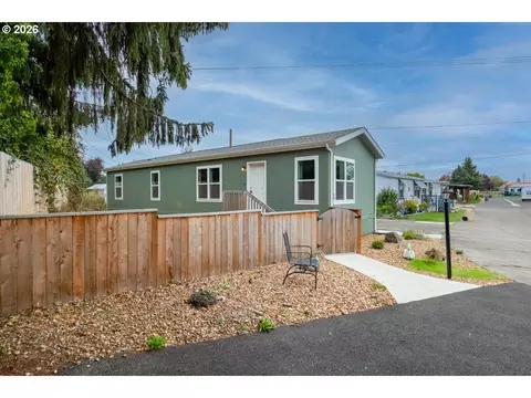 204 Cascade Dr #24, Lebanon, OR 97355