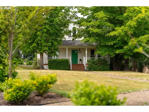 580 SW 9th St, Dundee, OR 97115