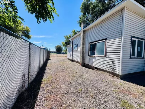 Exterior - 1380 Alder St, Elgin, OR 97827 photo 2 of 7